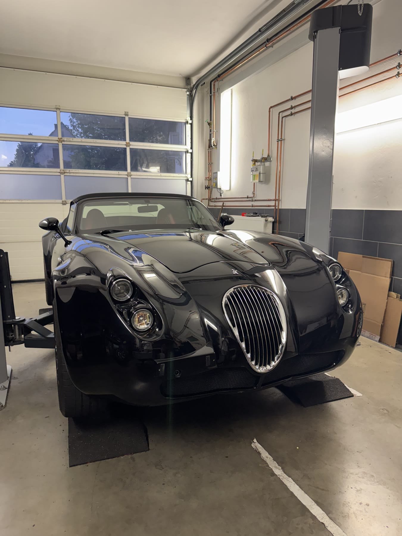 Wiesmann Roadster in der Werkstatt