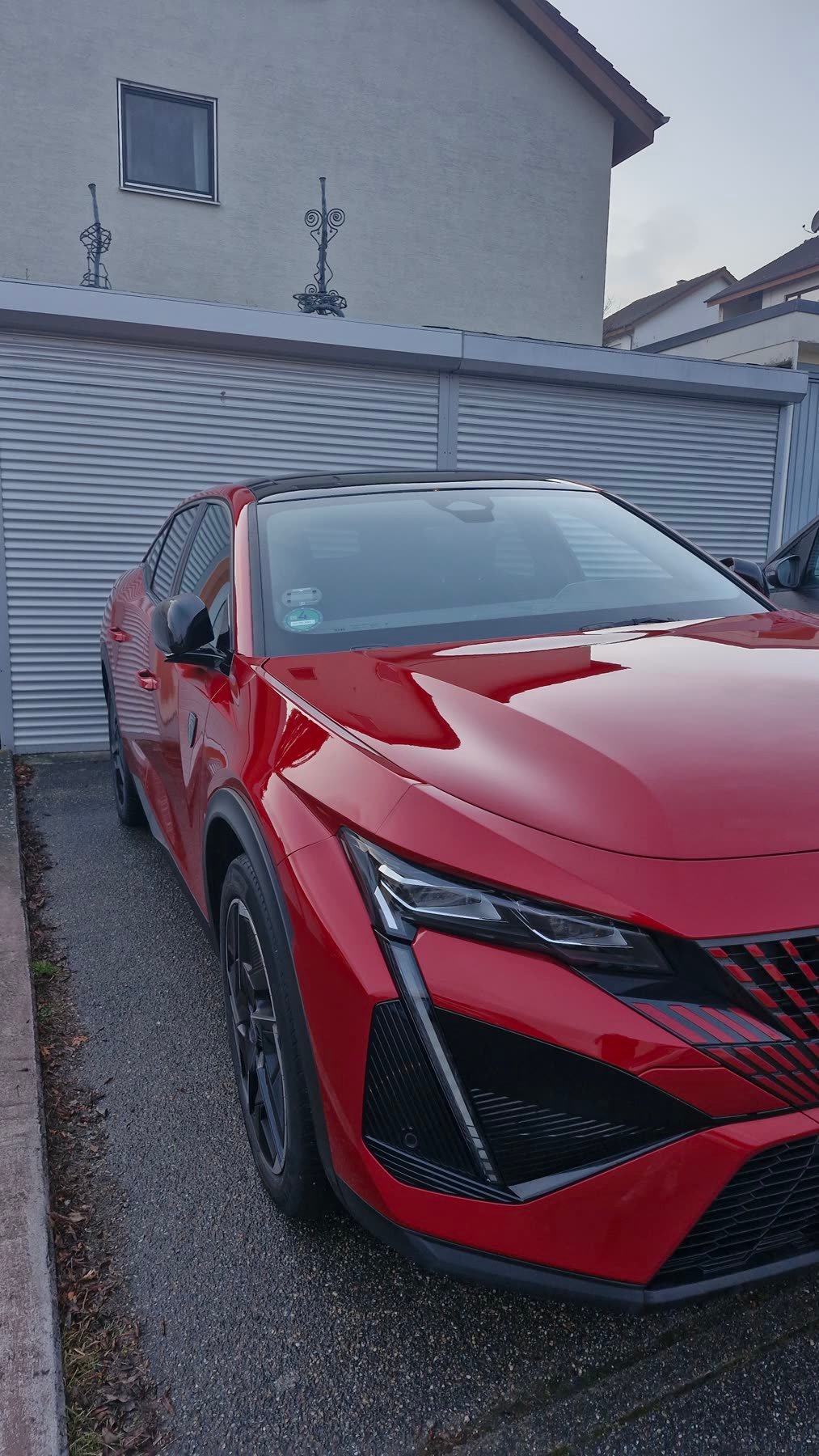 Peugeot 408 GT in Rot